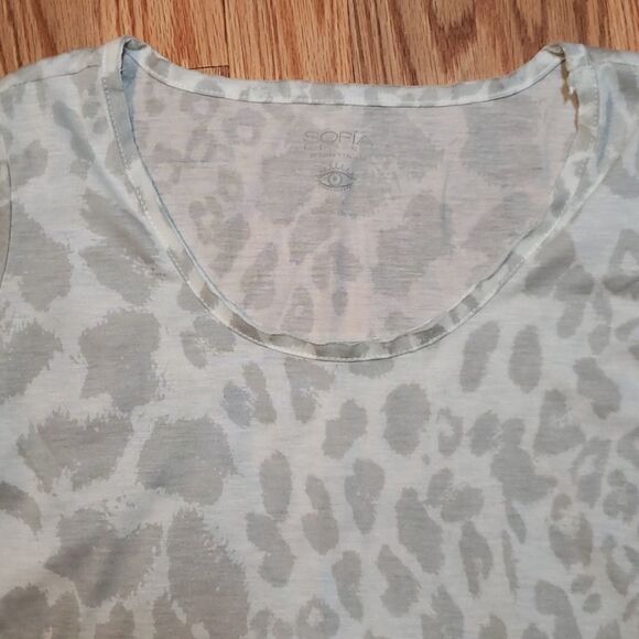 New! Sofia Jeans. Grey Leopard print Shirt, Tee - Picture 2 of 7